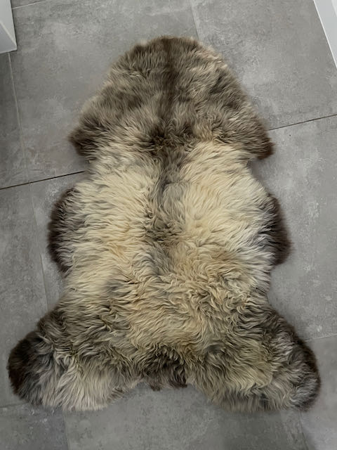 Beige/ taupe schapenvacht