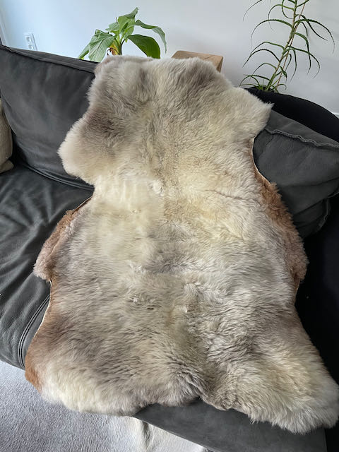 Beige/ creme/ lichtbruin XL schapenvacht