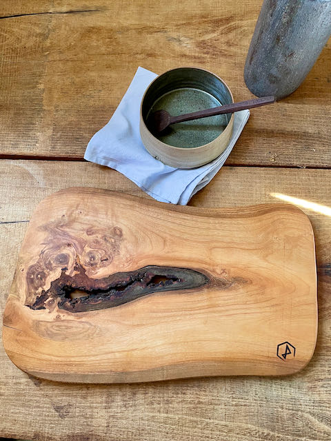 Serving board in fired cherry