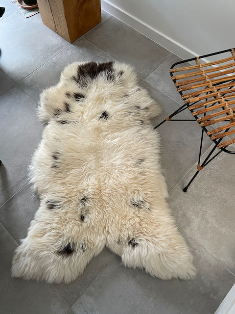 Wit gevlekte Jacob schapenvacht XL