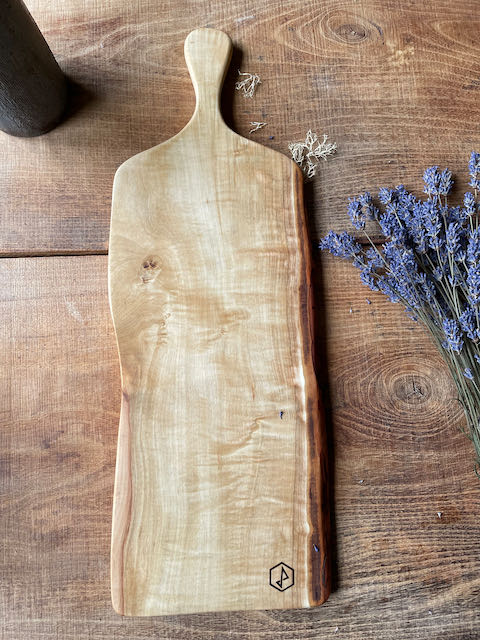 Serving cutting board in fired wild chestnut (excluding wood)