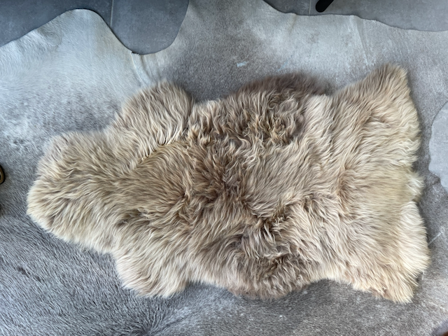 Large beige/taupe schapenvacht