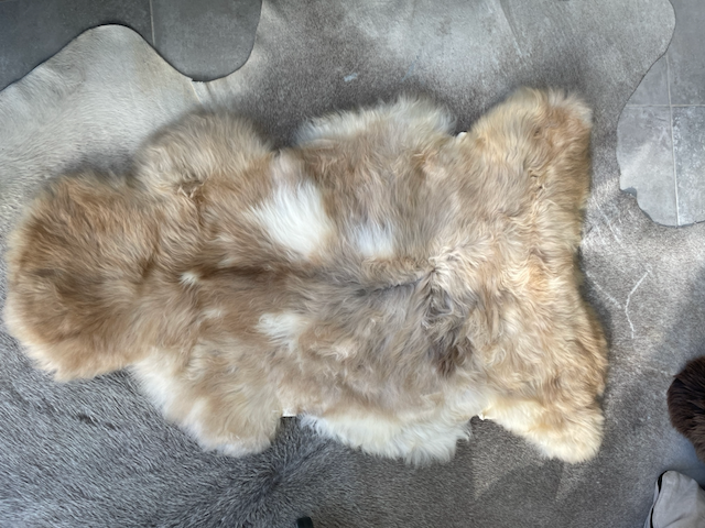 XL gevlekt beige schapenvacht