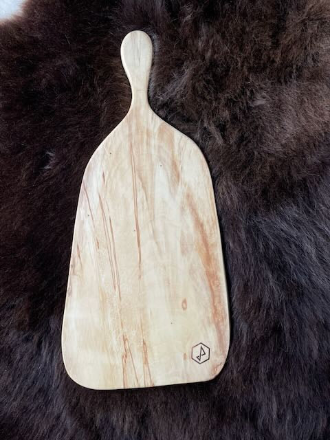 Tapasplank uit gevuurde wilde kastanje.