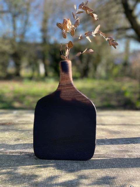 Vase pour fleurs séchées. Technique Shou Sugi Ban.