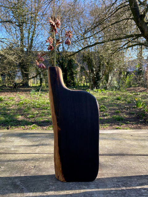 Vase pour fleurs séchées. Technique Shou Sugi Ban.