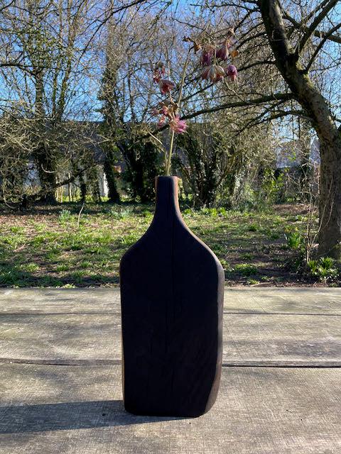 Vase pour fleurs séchées. Technique Shou Sugi Ban.