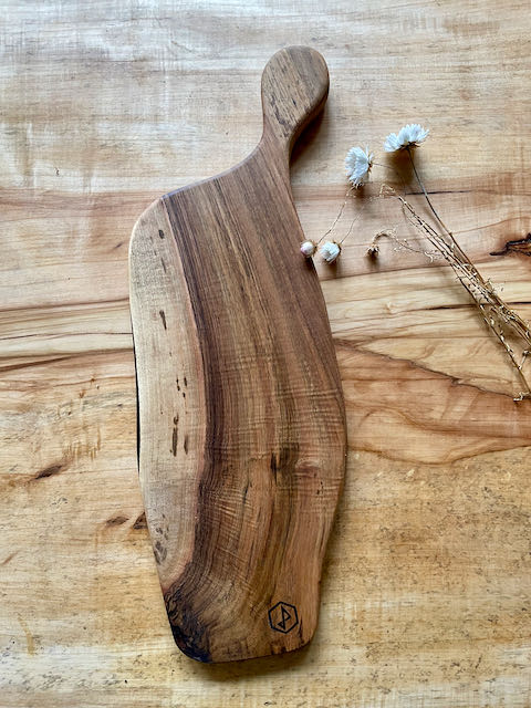 Serving cutting board in walnut wood
